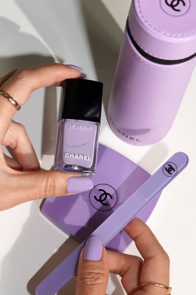 
                        

                        Лимитированная коллекция аксессуаров Chanel Codes Couleur Collection 2023

                    