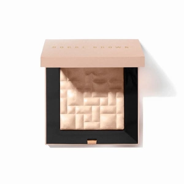 
                        

                        Bobbi Brown "Moonstone Glow Collection" Summer 2023

                    